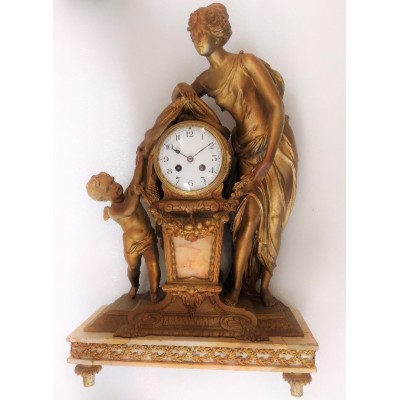 Grote pendule met vrouw en cupido